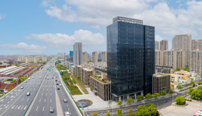 靜安華發中心引領上海首個寫字樓場景大型露營風